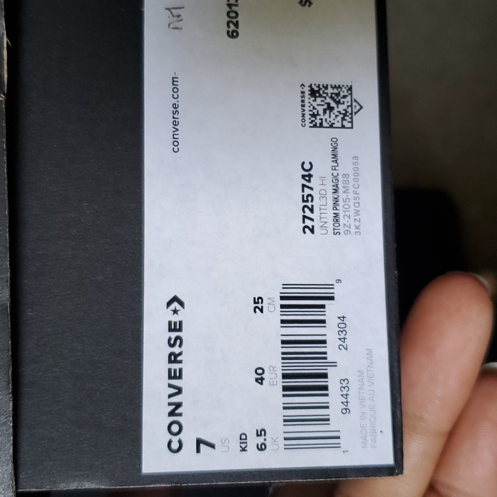 Size 7 Converse. In Good Condition It Has Been Wo… - image 4